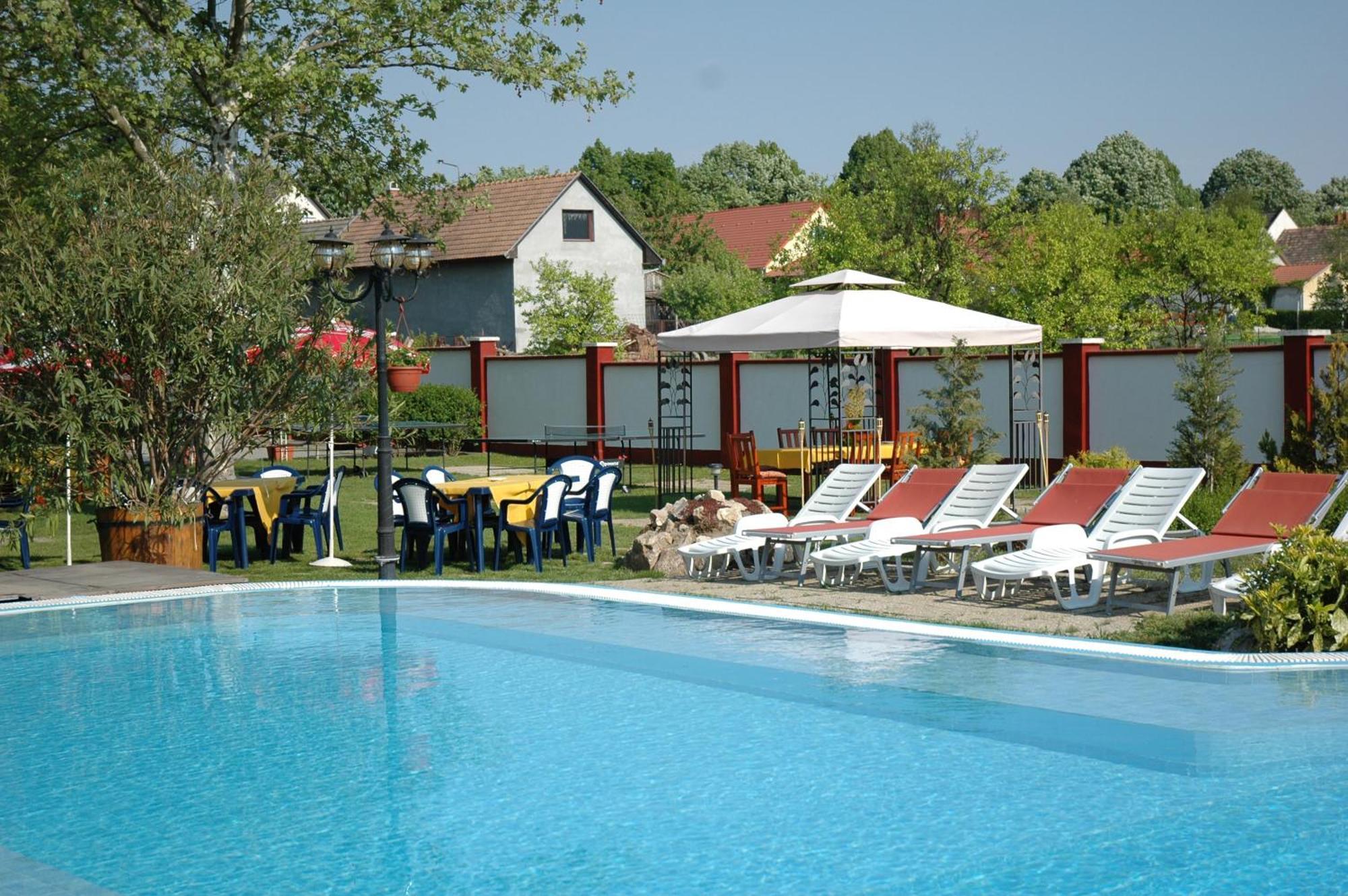 Piknik Wellness Hotel Siófok Exterior foto