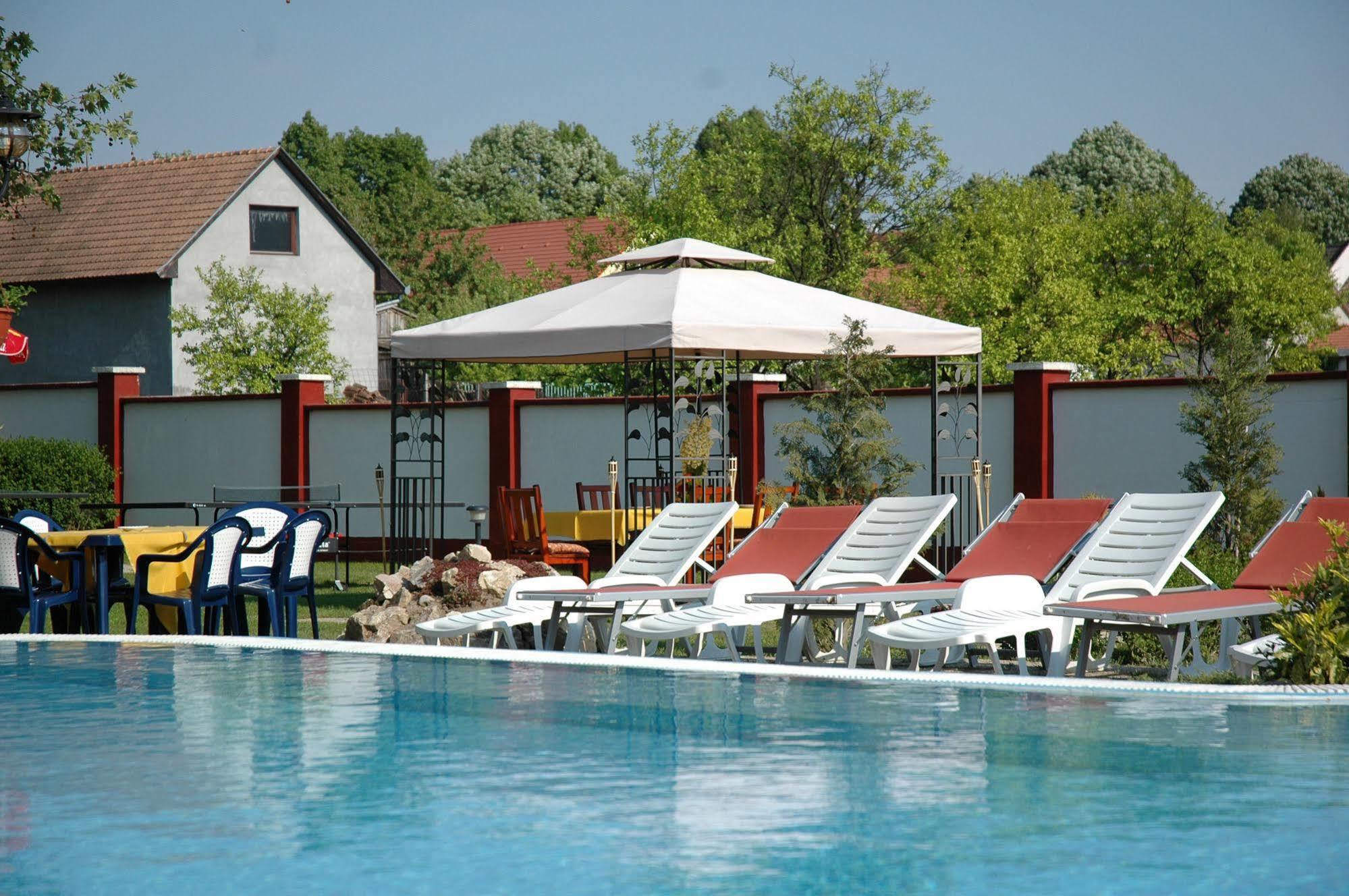 Piknik Wellness Hotel Siófok Exterior foto